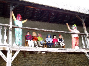 Les mounaques, poupées remplie de foin dans le village de Campan